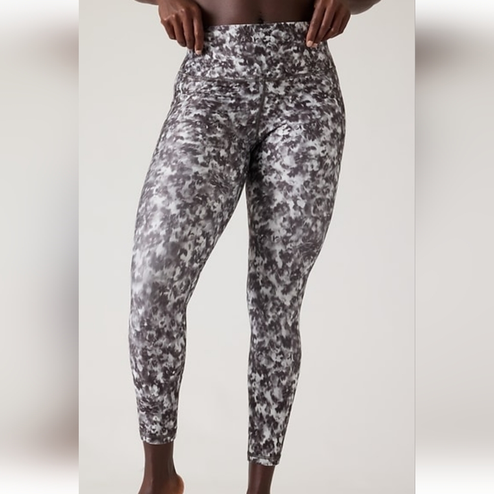 Athleta Salutation Stash High-Rise 7/8 Tight. XL NWT. Opaline Floral Black.